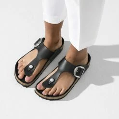 Flash Sale 😉 Birkenstock Gizeh Big Buckle Oiled Leather Black 🥰 -women-sandals sale 1018776 f closeup f